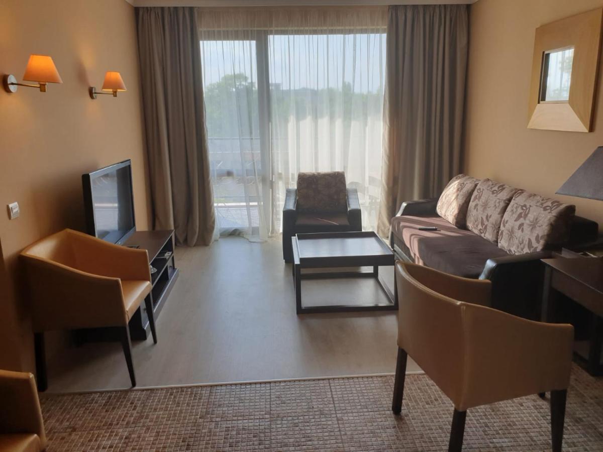 Barcelo Royal Beach - Prestige Apartments Pantai Sunny Bagian luar foto