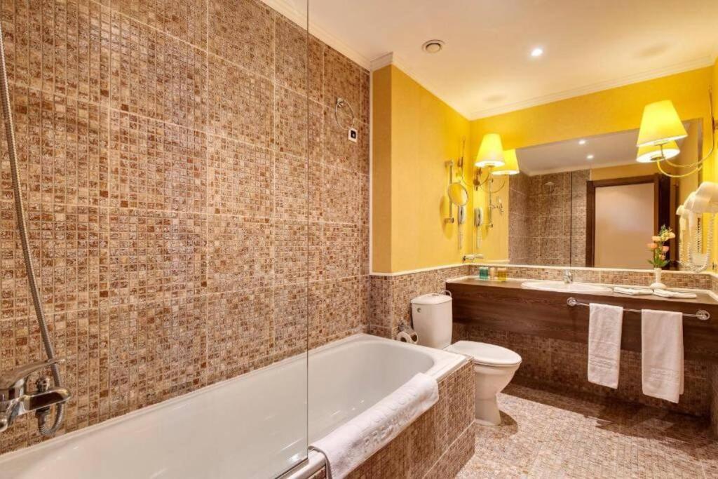 Barcelo Royal Beach - Prestige Apartments Pantai Sunny Bagian luar foto